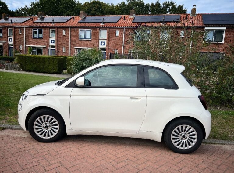 Fiat 500E zijkant