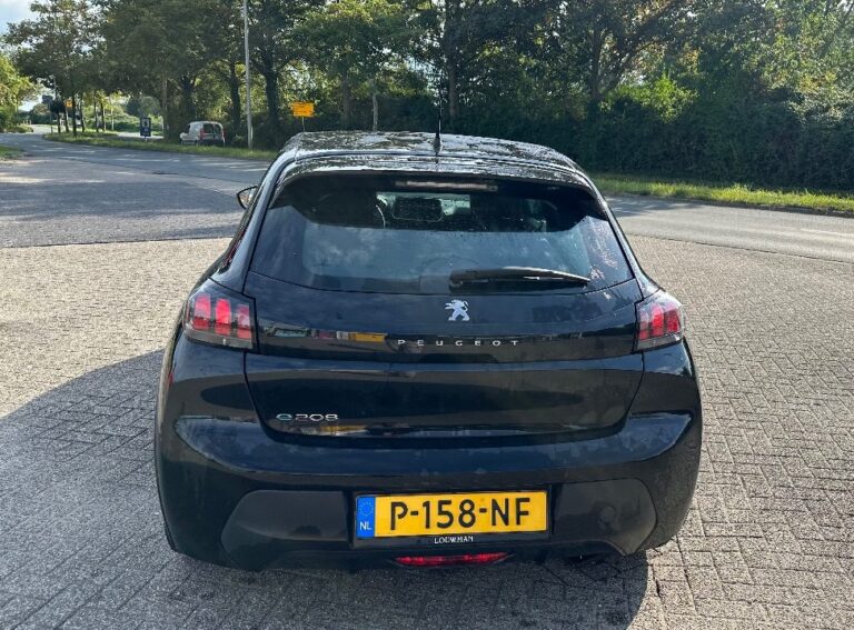 Peugeot e-208 achterkant