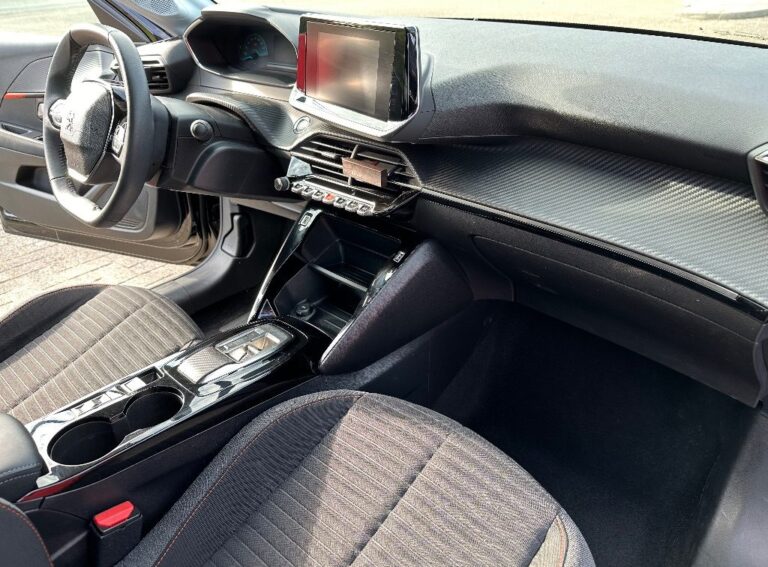Peugeot e-208 voorstoelen