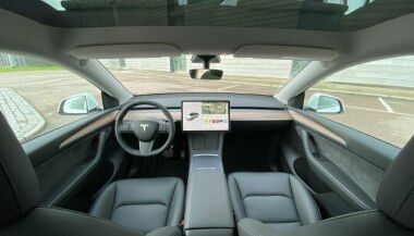 Tesla Model Y voorstoelen