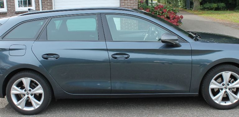 Seat Leon zijkant