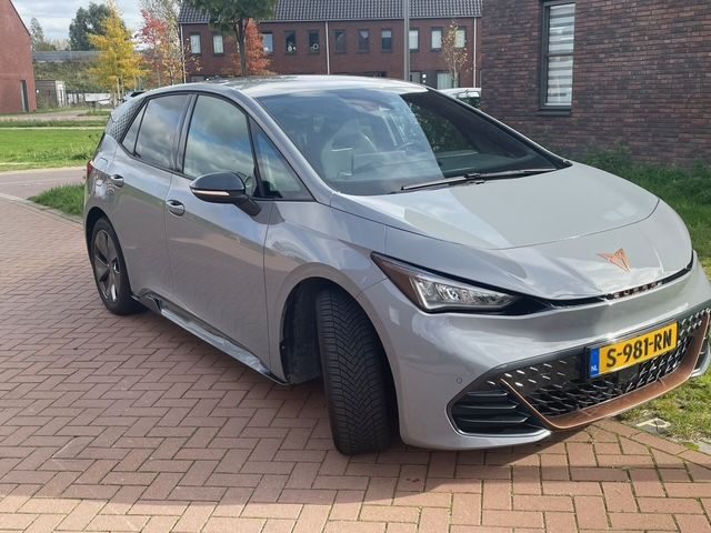 Cupra Born zijkant
