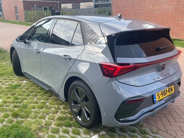 Cupra Born zijkant