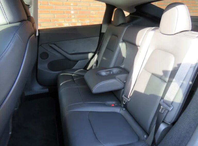 Tesla Model Y achterbank