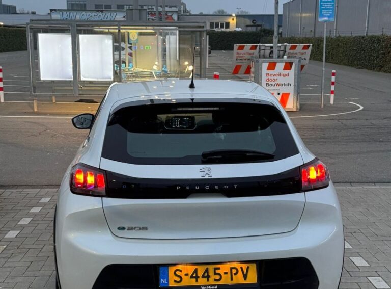 Peugeot e-208 Active achterkant