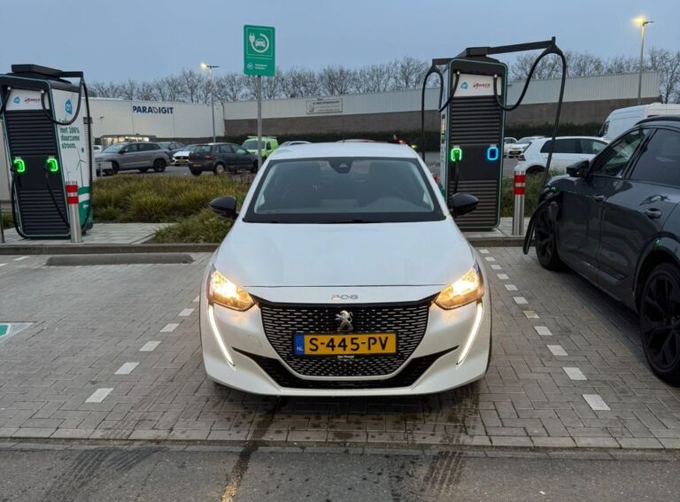 Peugeot e-208 Active voorkant