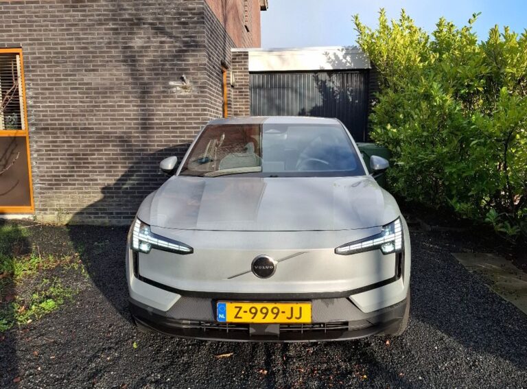 Volvo EX30 voorkant