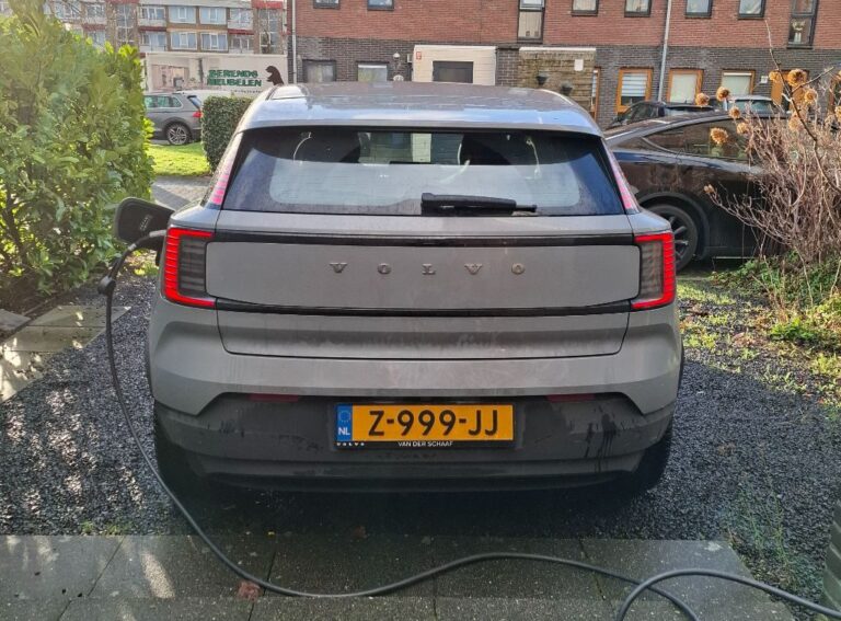 Volvo EX30 achterkant