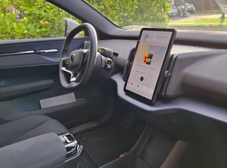Volvo EX30 dashboard
