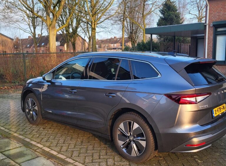 Skoda Enyaq zijkant