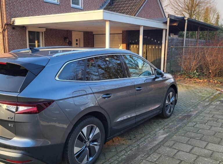 Skoda Enyaq zijkant