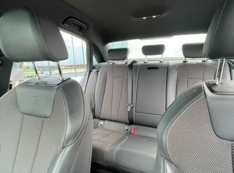 Audi A4 Limousine S Tronic achterbank