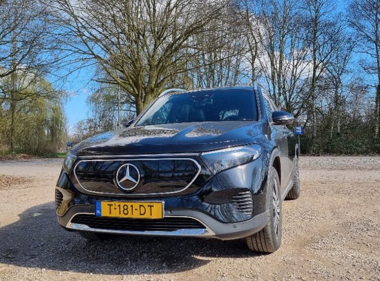 Mercedes Benz EQB voorkant