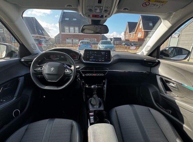Peugeot 2008 dashboard