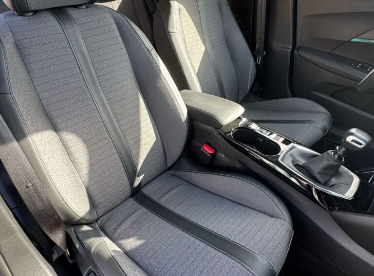 Peugeot 2008 voorstoelen