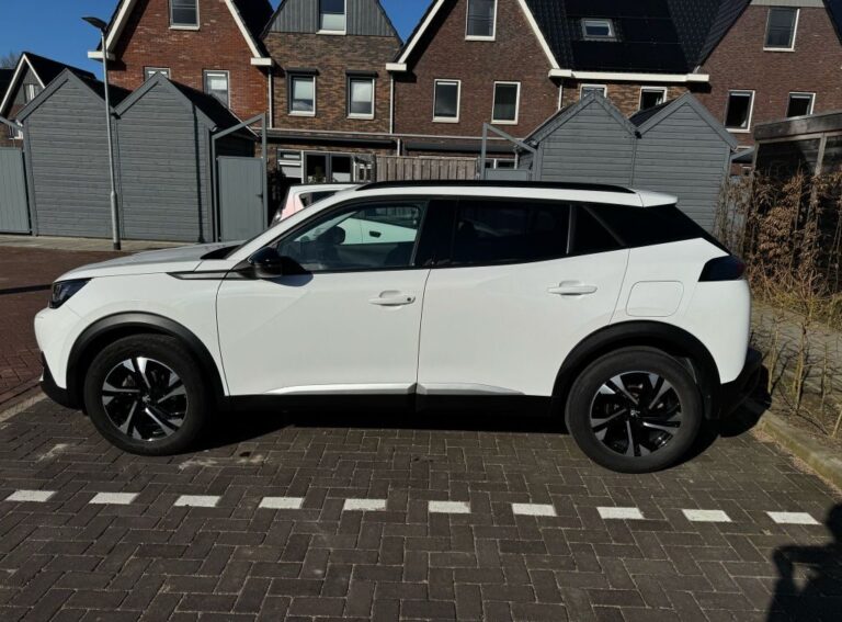 Peugeot 2008 zijkant