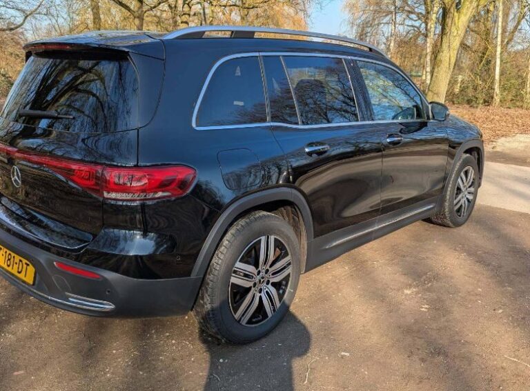 Mercedes Benz EQB zijkant