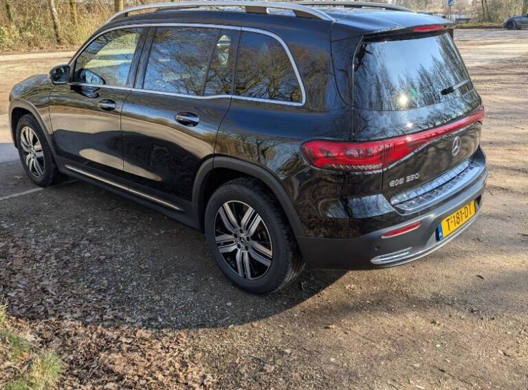 Mercedes Benz EQB zijkant