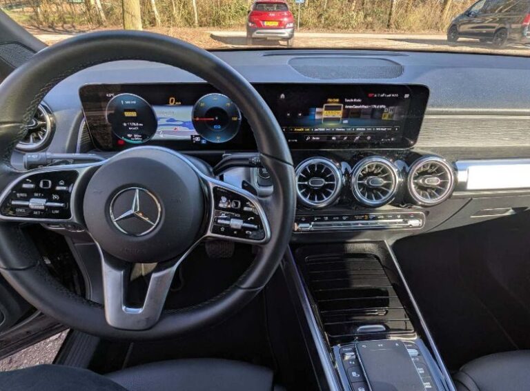 Mercedes Benz EQB dashboard