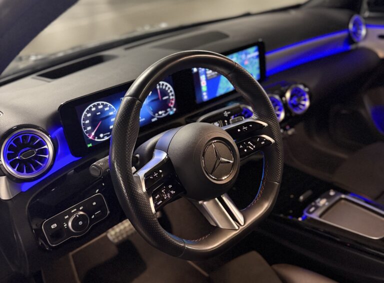 Mercedes-Benz A dashboard