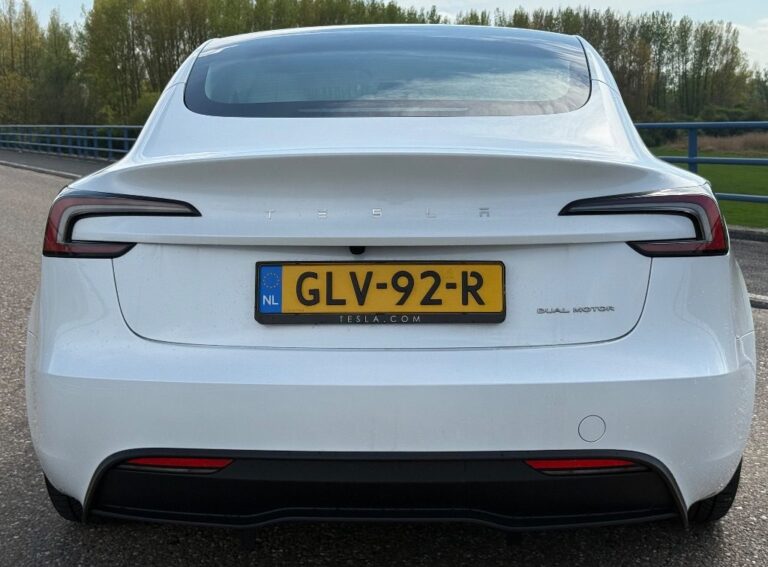 Tesla Model 3 achterkant