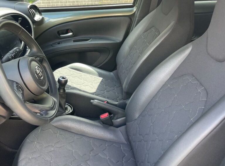Toyota Aygo voorstoelen