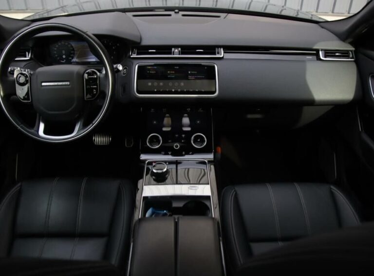 Land Rover Range Rover dashboard