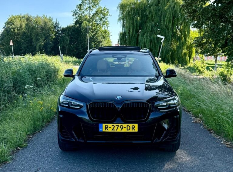 BMW iX3 voorkant