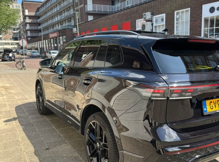 Volkswagen Tiguan zijkant