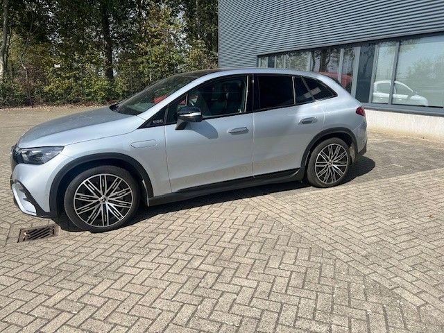 Mercedes-Benz EQE SUV zijkant