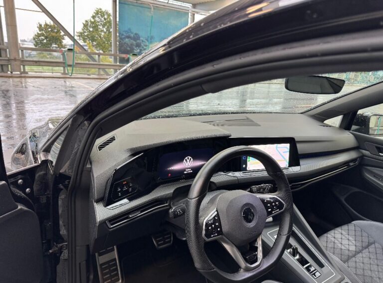 Volkswagen Golf 1.5 etsi dashboard