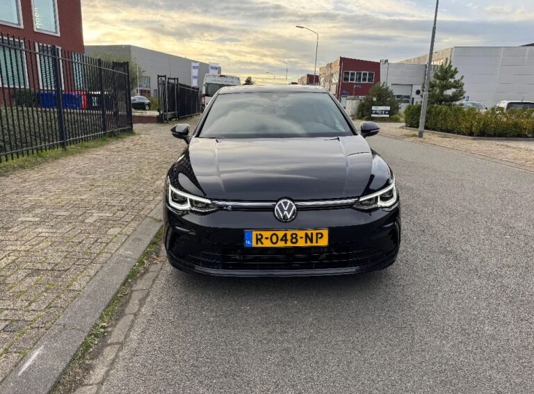 Volkswagen Golf 1.5etsi voorkant