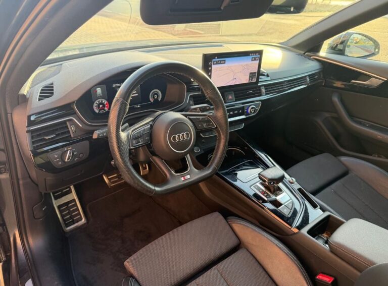 Audi A4 Avant dashboard