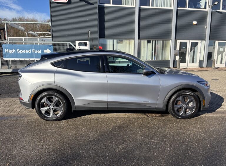 Ford Mustang Mach E Silver passagierszijde