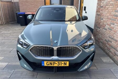 BMW IX2 eDrive voorkant