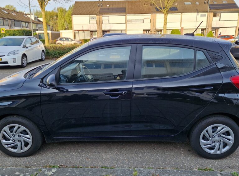 Hyundai i10 zijkant