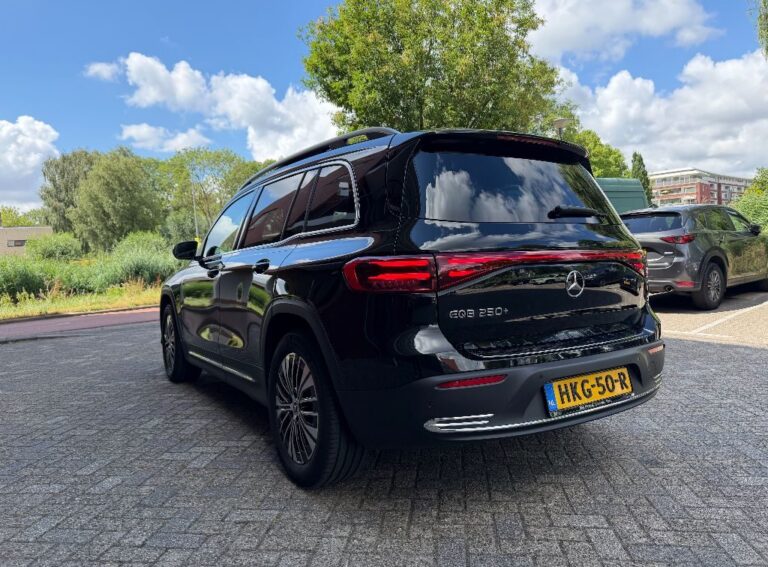 Mercedes-Benz EQB achterkant