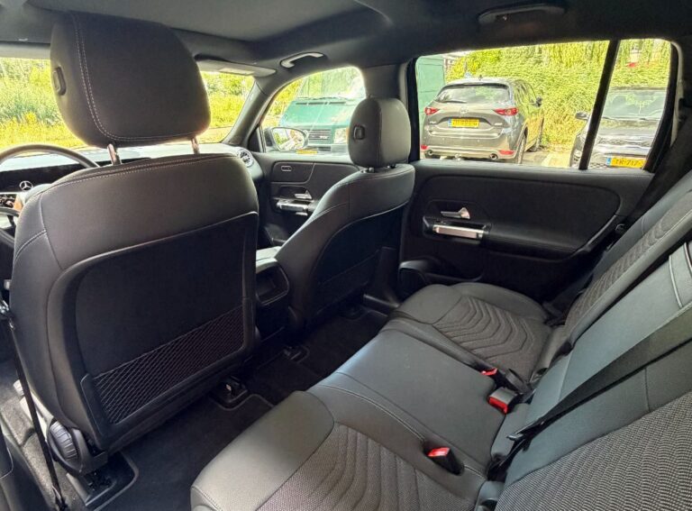 Mercedes-Benz EQB achterbank