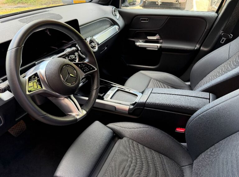 Mercedes-Benz EQB voorstoelen