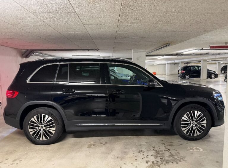 Mercedes-Benz EQB zijkant