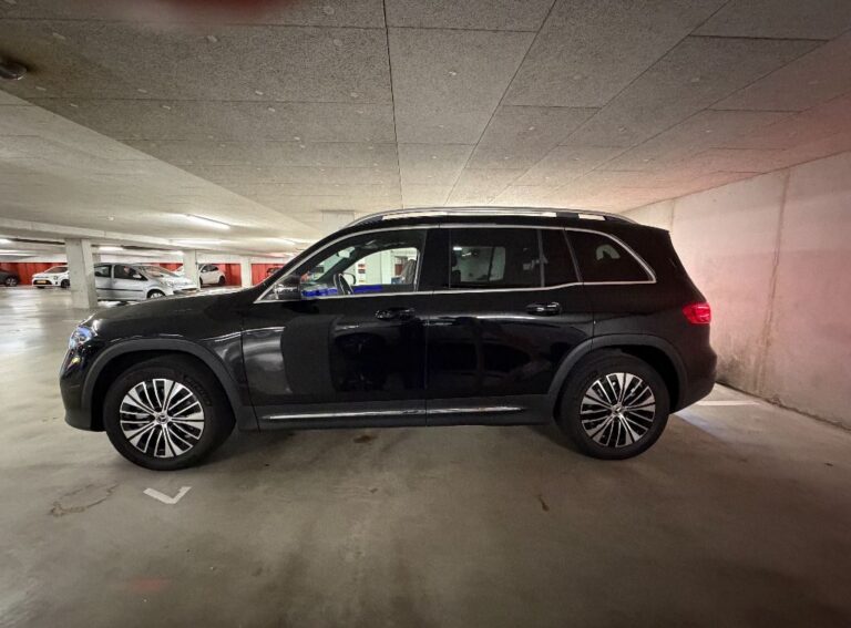 Mercedes-Benz EQB zijkant