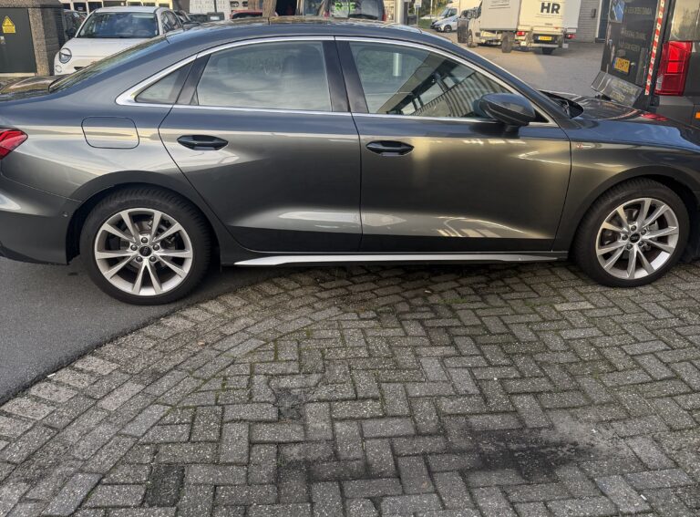 Audi A3 Limousine zijkant
