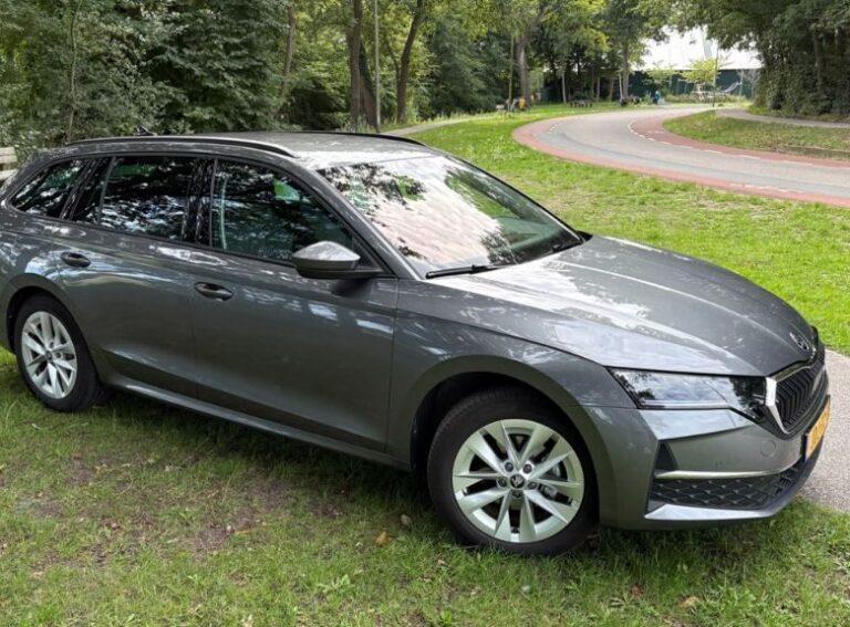 Skoda Octavia zijkant