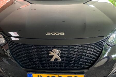 Peugeot E-2008 voorkant